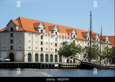 Eigtveds Pakhus von XVIII Jahrhundert vom Ministerium für Auswärtige Angelegenheiten Dänemarks in Christianshavn im Zentrum von Kopenhagen, Dänemark, 6. August 2015. © Stockfoto