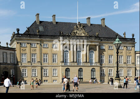 Rokoko Christian VIII Palae oder Levetzaus Palae (Christian VIII oder levetzau's Palace) von Schloss Amalienborg, der Heimat der dänischen Königsfamilie Stockfoto