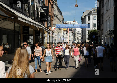 1100 m lange Fußgängerzone Stroget genannt zwischen Radhuspladsen und Kongens Nytorvo in Kopenhagen, Dänemark. 6. August 2015, ist ein sehr beliebtes Touris Stockfoto