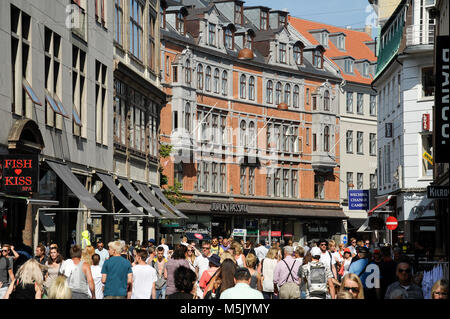 1100 m lange Fußgängerzone Stroget genannt zwischen Radhuspladsen und Kongens Nytorvo in Kopenhagen, Dänemark. 6. August 2015, ist ein sehr beliebtes Touris Stockfoto