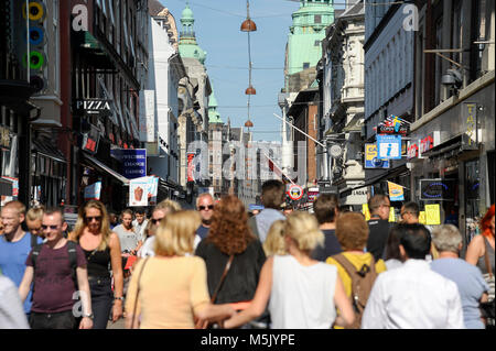 1100 m lange Fußgängerzone Stroget genannt zwischen Radhuspladsen und Kongens Nytorvo in Kopenhagen, Dänemark. 6. August 2015, ist ein sehr beliebtes Touris Stockfoto