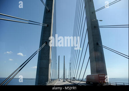 Oresund Brücke zwischen Kopenhagen, Danemark in Malmö, Schweden. 6. August 2015. Fast 16 km lang (Brücke, auf der künstlichen Insel Peberholm und Dro Stockfoto