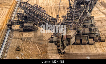 Riesigen Schaufelradbagger Bergbau für Braunkohle im Tagebau. Stockfoto