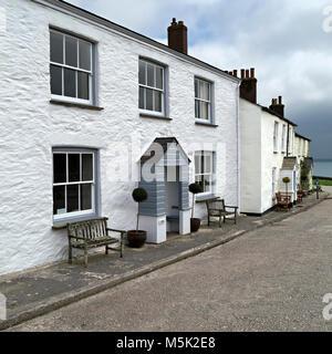 Alte Reihenhaus weiß getünchten harborside Cottages in Charlestown Hafen als Drehort für die BBC TV-Serie Poldark, Cornwall, England, Großbritannien Stockfoto