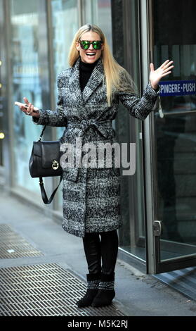 Michelle Hunziker in Mailand zu ihrem 41. Geburtstag mit: Michelle Hunziker Wo: Mailand, Italien Wann: 24 Jan 2018 Credit: IPA/WENN.com ** Nur für die Veröffentlichung in Großbritannien, den USA, Deutschland, Österreich, Schweiz ** verfügbar Stockfoto