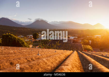 Vulkane von Cerro Verde National Park von Juayua gesehen. Juayua, Sonsonate, El Salvador. Stockfoto