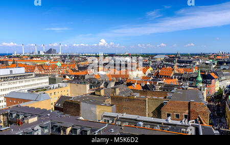 Kopenhagen, Seeland Region/DÄNEMARK - 2017/07/26: Stadtzentrum - Panoramaaussicht Luftaufnahme des Zentrum von Kopenhagen und Stadtrand im Hintergrund Stockfoto