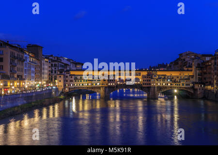 Ponte Vecchio in der Nacht (Florenz) Stockfoto