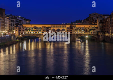 Ponte Vecchio in der Nacht (Florenz) Stockfoto