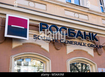 Voronezh, Russland - 27 April, 2017: Der Name und das Logo der Bank "rosbank" auf dem Prospekt der Revolution der Stadt Voronezh Stockfoto