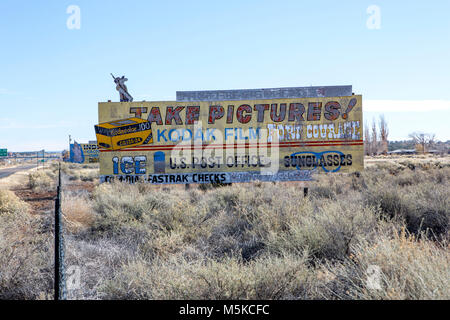 Altes Kodak Werbeschild, in der Nähe einer Autobahn in Mittelwestamerika. Stockfoto