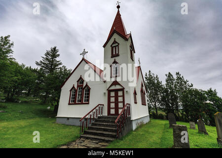 Alte Kirche in breidabolstadar auf Island im Sommer mit rotem Dach Stockfoto