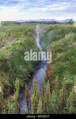 Hot River in der Nähe von geothermischen Gewächshaus im Süden Islands Stockfoto