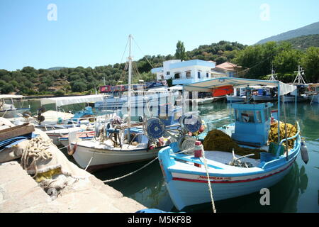 Fischerboote im Hafen Stockfoto