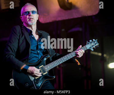 Nik Kershaw spielt ein Rätsel beim Rewind Festival, Scone Palace, Perth, 22. Und 23. Juli 2017 auf der Hauptbühne Bild: Martin Bone 23/07/2017 Stockfoto