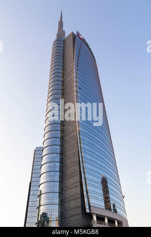 Ansicht der Unicredit Turm Turmspitze aus der Gae Aulenti Square. Mailand, Lombardei, Italien. Stockfoto