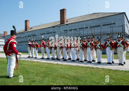 Am Morgen Parade und Inspektion im Fort George Historic Site, Niagara-on-the-Lake, Ontario, Kanada Stockfoto