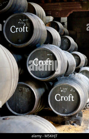 Eiche Fässern mit Croft sherry Wein, Bodegas Gonzalez Byass, Jerez de la Frontera, Provinz Cadiz, Andalusien, Spanien, Europa Stockfoto