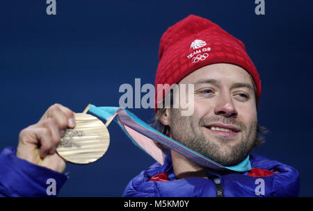 Großbritanniens Billy Morgan feiert mit seiner Bronzemedaille bei den Herren Snowboard Big Air finale Siegerehrung am Tag 15 der Winter-olympischen Spiele 2018 PyeongChang in Südkorea. Stockfoto