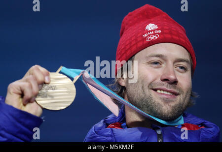 Großbritanniens Billy Morgan feiert mit seiner Bronzemedaille bei den Herren Snowboard Big Air finale Siegerehrung am Tag 15 der Winter-olympischen Spiele 2018 PyeongChang in Südkorea. Stockfoto