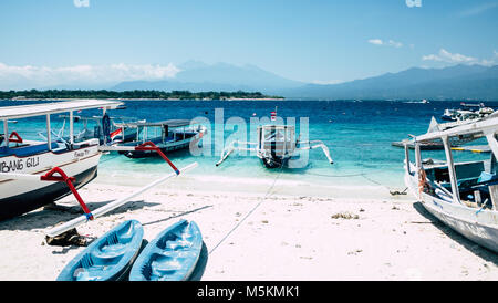Boote gesehen, die auf den Strand von Gili T Insel Bali Stockfoto