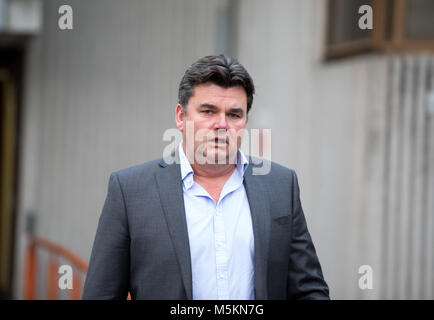 Geschäftsmann, Dominic Chappell, verlässt nach Barkingside Amtsgericht verurteilt werden £ 87.000 für die Zurückhaltung Beweise in die Pensionskasse seines Unternehmens. Stockfoto