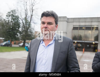 Geschäftsmann, Dominic Chappell, verlässt nach Barkingside Amtsgericht verurteilt werden £ 87.000 für die Zurückhaltung Beweise in die Pensionskasse seines Unternehmens. Stockfoto