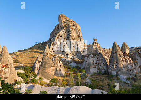 Vulkanische Felsformationen am Burgfelsen von in Kappadokien, Türkei Stockfoto