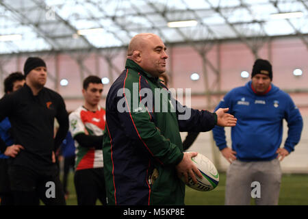 Ehemalige Premiership Rugby player Corporal Chris Budgen 1 Bataillon der Royal Welsh während einer Coaching-Sitzung mit der estnischen Rugbymannschaft in Tallinn, Estland. Stockfoto