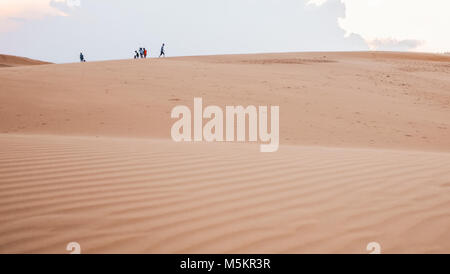 Leeren Sanddünen von Mue Ne in Vietnam bei Sonnenuntergang Stockfoto