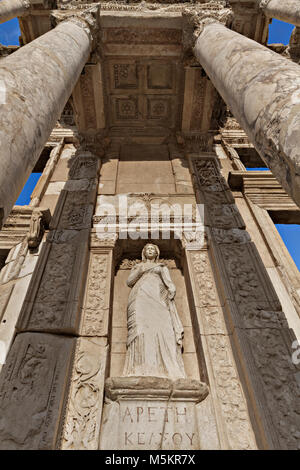 Römischen Bibliothek des Kelsos in den Ruinen von Ephesus in der Türkei Stockfoto
