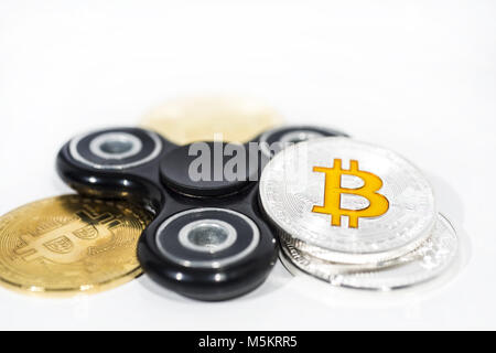 Abstrakte Foto von cryptocyrrency. Einige cryptocurrency Münzen. Auf weissem Hintergrund. Stockfoto