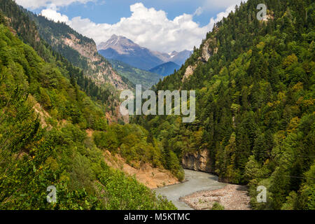 Blick über den Kaukasus in Georgien. Stockfoto