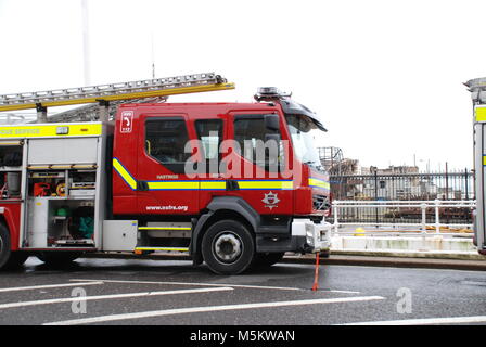 Die Reste der viktorianischen Pier am Hastings in East Sussex, England nach einem Großbrand am 5. Oktober 2010. Stockfoto