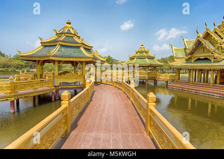 SAMUT PRAKAN, THAILAND, März 6, 2017 - Pavillon der im Alten Stadtpark, Muang Boran, Provinz Samut Prakan, Thailand erleuchtet Stockfoto