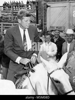 Ex-US-Präsident John Fitzgerald Kennedy steigende ein Pferd Stockfoto