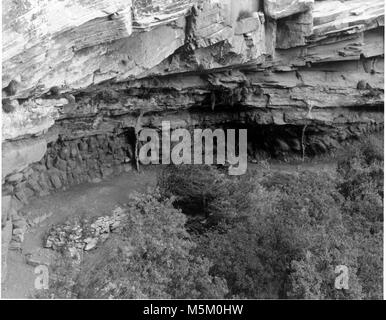 Grand Canyon historischen Einsiedler Trail. DRIPPING SPRINGS VON EINSIEDLER TRAIL ANSATZ. Überblick über Überhang. Stockfoto