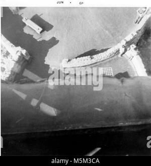 Grand Canyon Historischen - Ansicht von Desert View Wachtturm. c. Blick auf kiva Aussichtsplattform von Wachturm. Vom Auftragnehmer Jahre später übernommen. Circa 1968, hirchborn Stockfoto