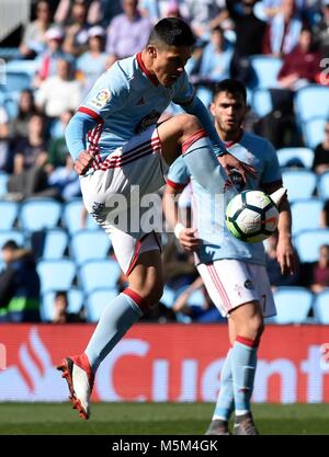 Viigo (Spanien). Spanisch ersten Liga Fußballspiel Celta de Vigo vs Eibar. Celta von Roncaglia steuert die Kugel während des Celta vs Eibar Fußballspiel am Balaidos Stadion in Vigo, am 24. Februar 2018. Â© Rodriguez Alen Cordon drücken Sie Stockfoto