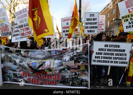Ein Protest in Whitehall, London gegen die Aktionen der Befreiungstiger von Tamil Eelam LTTE in Sri Lanka Stockfoto
