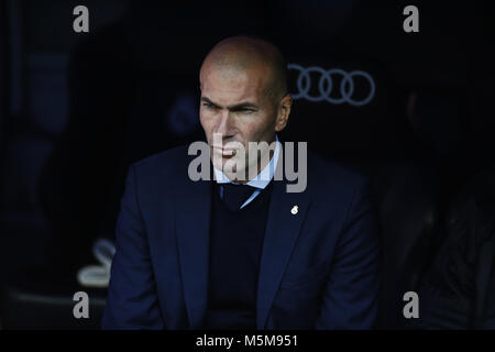 Barcelona, Spanien. 24 Feb, 2018. Zinedine Zidane (Real Madrid) vor dem Spiel zwischen Real Madrid und Deportivo Alavés traurig Estadio Santiago Bernabéu. Credit: M Reino 240218 210.jpg/SOPA Images/ZUMA Draht/Alamy leben Nachrichten Stockfoto