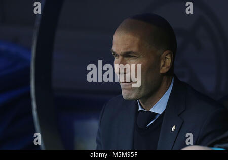 Barcelona, Spanien. 24 Feb, 2018. Zinedine Zidane (Real Madrid) vor dem Spiel zwischen Real Madrid und Deportivo Alavés traurig Estadio Santiago Bernabéu. Credit: M Reino 240218 177.jpg/SOPA Images/ZUMA Draht/Alamy leben Nachrichten Stockfoto