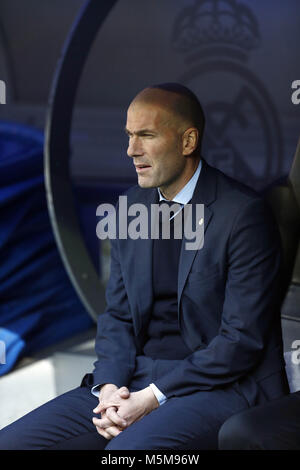 Barcelona, Spanien. 24 Feb, 2018. Zinedine Zidane (Real Madrid) vor dem Spiel zwischen Real Madrid und Deportivo Alavés traurig Estadio Santiago Bernabéu. Credit: M Reino 240218 199.jpg/SOPA Images/ZUMA Draht/Alamy leben Nachrichten Stockfoto