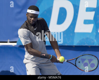 Delray Beach, FL, USA. 24 Feb, 2018. Delray Beach, FL - 24. Februar: Francis Tiafoe (USA) Niederlagen Hyeon Chung (KOR) 57 64 64 während ihrer Viertelfinale Spiel 2018 Delray Beach geöffnet an der Delray Beach Tennis Center in Delray Beach, Florida statt. Credit: Andrew Patron/Zuma Kabel Credit: Andrew Patron/ZUMA Draht/Alamy leben Nachrichten Stockfoto