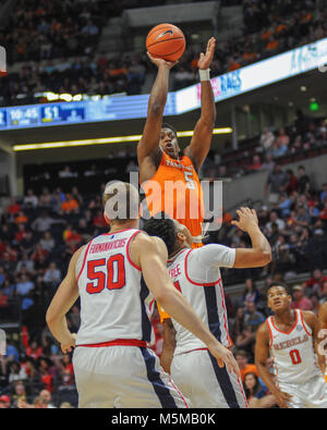 Februar 24, 2018; Oxford, MS, USA, Tennessee, Admiral Schofield (5), geht oben für den Jumper als Ole Miss Verteidigung versucht zu verteidigen. Die Freiwilligen besiegte die Ole Miss Rebels, 73-65, im Pavillon am Ole' Fräulein Kevin Lanlgey/CSM Stockfoto