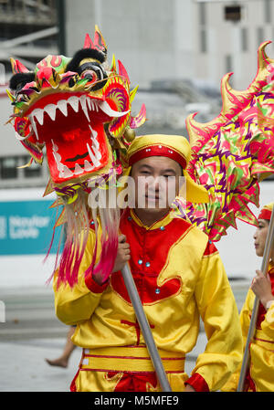 Christchurch, Canterbury, Neuseeland. 25 Feb, 2018. Das Chinesische Neue Jahr des Hundes gefeiert wird mit einer Parade mit Pandas, Drachen, Löwen und anderen farbenfrohen Kostüme. Credit: PJ Heller/ZUMA Draht/Alamy leben Nachrichten Stockfoto