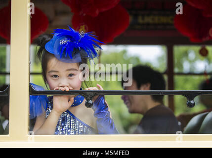 Christchurch, Canterbury, Neuseeland. 25 Feb, 2018. Das Chinesische Neue Jahr des Hundes gefeiert wird mit einer Parade mit Pandas, Drachen, Löwen und anderen farbenfrohen Kostüme. Credit: PJ Heller/ZUMA Draht/Alamy leben Nachrichten Stockfoto