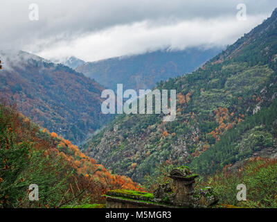 Landschaften der Ribeira Sacra in der Cañones del Río Sil in Ourense, Galizien. Spanien Stockfoto