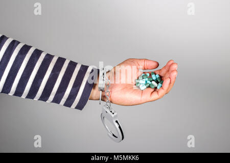 Der Täter Fälle, die durch den illegalen Drogenhandel. Stockfoto