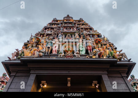 Die Sri Mariamman Tempel ist der älteste Hindutempel in Singapur. Es ist ein Agamische Tempel, in der Drawidischen Stil gebaut. Stockfoto